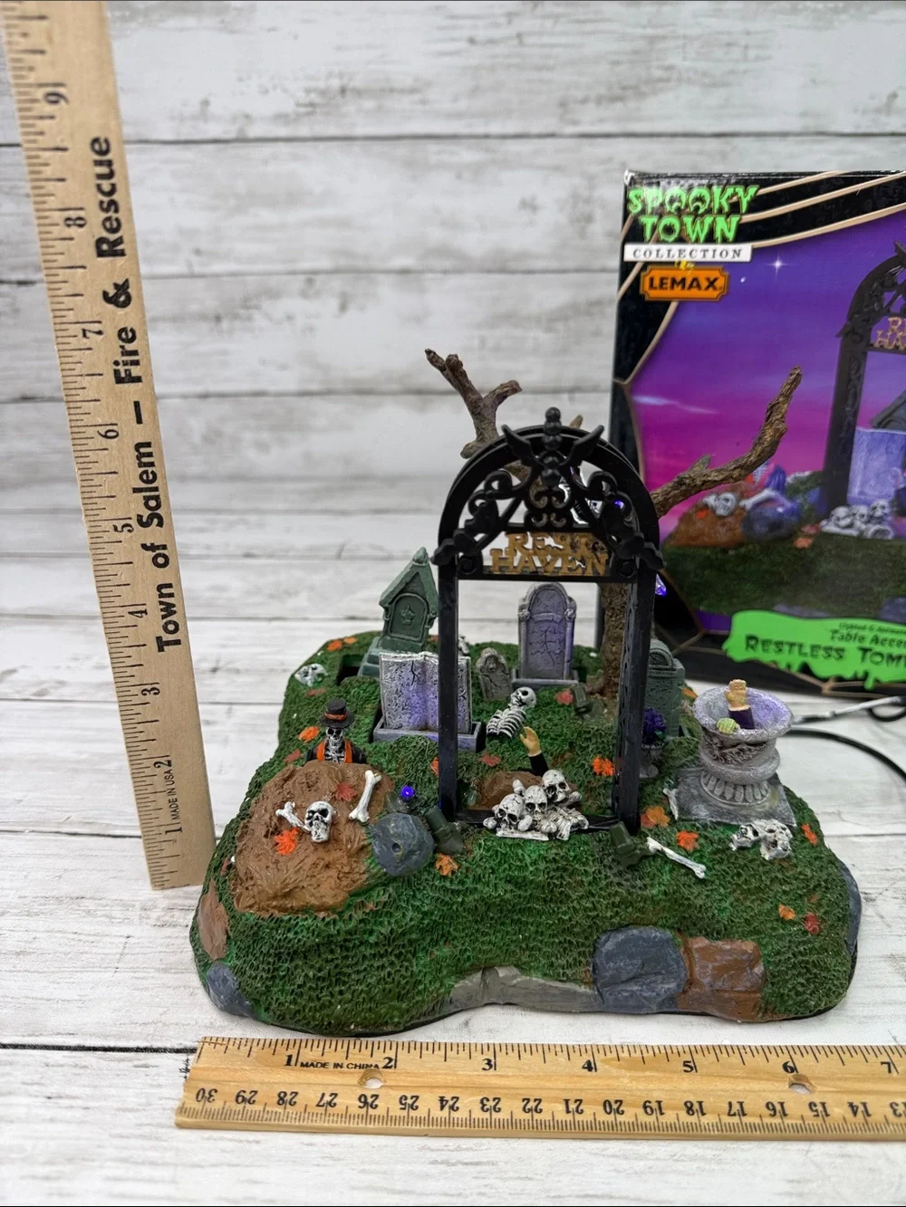 Lemax Spooky Town “Restless Tombstones” 74605 Halloween Animated Retired 2007